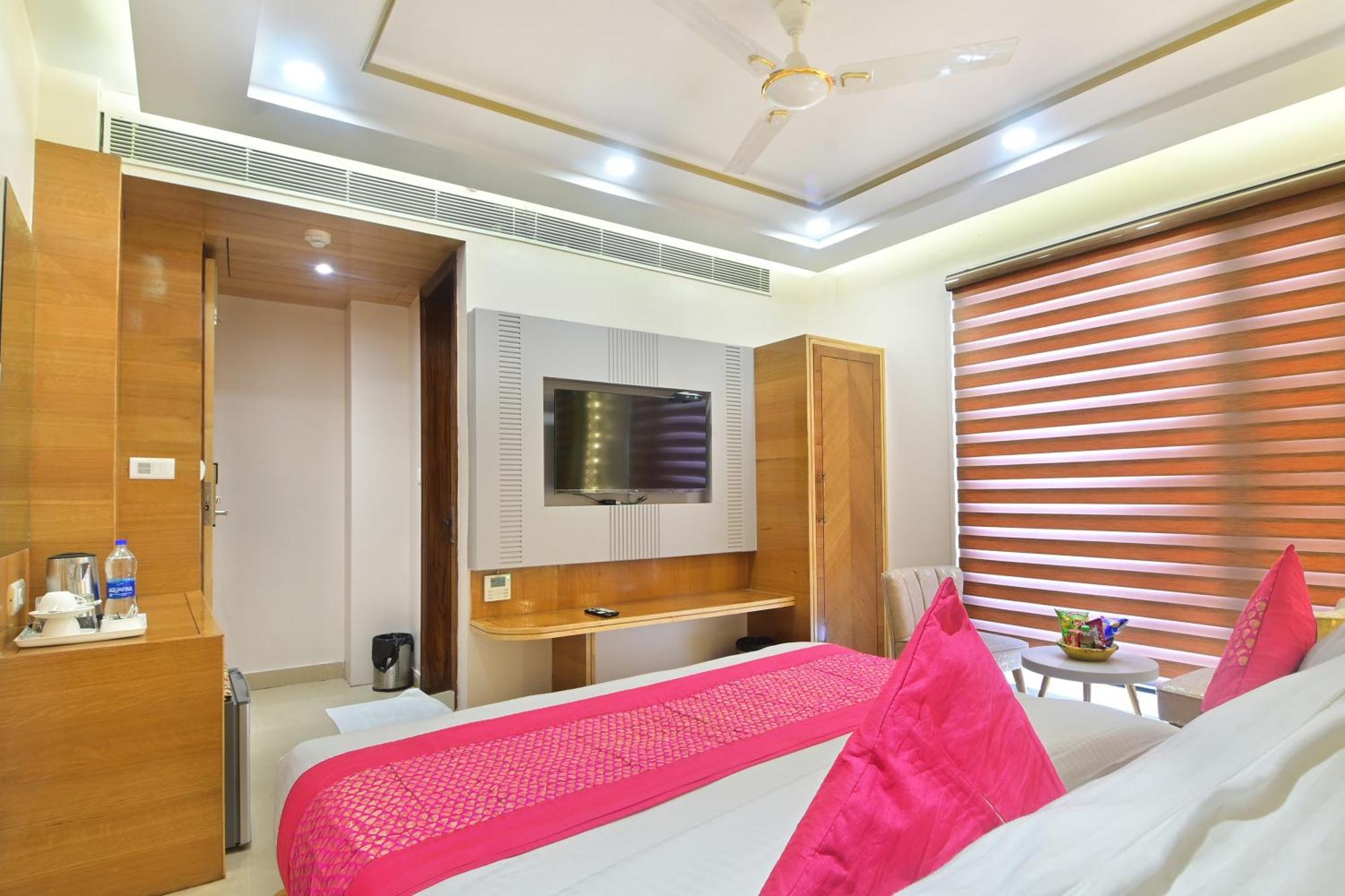 Hotel Gold Palace - 03 Mins Walk From New Delhi Railway Station Nova Deli Exterior foto